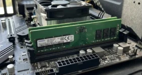 برخی سازندگان شخصی کامپیوتر به سراغ استفاده از رم DDR5 دستساز رفتهاند برخی سازندگان شخصی کامپیوتر به سراغ استفاده از رم DDR5 دستساز رفتهاند