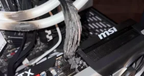 دردسرهای RTX 5090؛ کاربر ردیت از سوختن کابل کارت گرافیک گرانقیمت انویدیا خبر داد دردسرهای RTX 5090؛ کاربر ردیت از سوختن کابل کارت گرافیک گرانقیمت انویدیا خبر داد