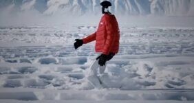 روبات انساننما ۱۳۰ هزار قدم در یخبندان پیادهروی کرد روبات انساننما ۱۳۰ هزار قدم در یخبندان پیادهروی کرد