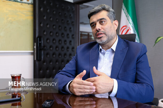 روایت آقای مدیر از «شوکهای بزرگ»؛ هنرمندان را با عملکردشان قضاوت کنیم روایت آقای مدیر از «شوکهای بزرگ»؛ هنرمندان را با عملکردشان قضاوت کنیم