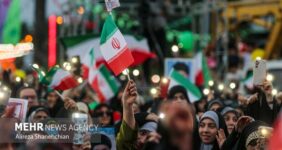 با پرچم ایران به مهمانی غدیر بیایید؛ این مراسم برای همه است با پرچم ایران به مهمانی غدیر بیایید؛ این مراسم برای همه است