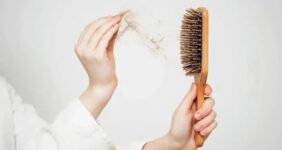چرا موهای زنان پس از زایمان میریزد؟ چرا موهای زنان پس از زایمان میریزد؟