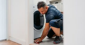 چگونه ماشین لباسشویی را تراز کنیم و چرا این کار اهمیت دارد؟ چگونه ماشین لباسشویی را تراز کنیم و چرا این کار اهمیت دارد؟